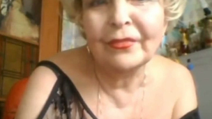 Age isn't stopping this nasty granny from rubbing her old pussy on webcam